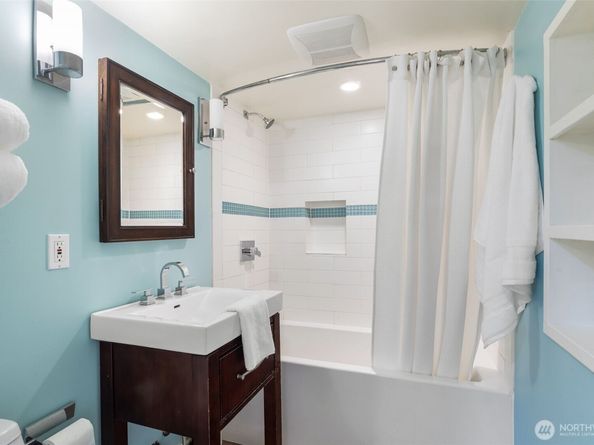1022 NE 69th Street, Seattle WA 98115