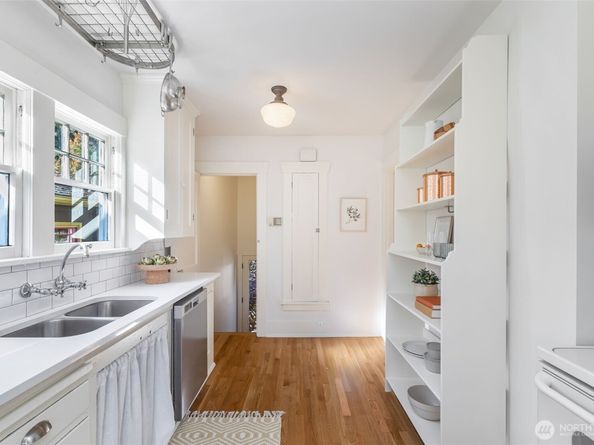 1022 NE 69th Street, Seattle WA 98115