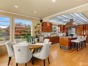 4701 NE Shore Place, Lake Forest Park WA 98155