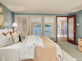 4701 NE Shore Place, Lake Forest Park WA 98155
