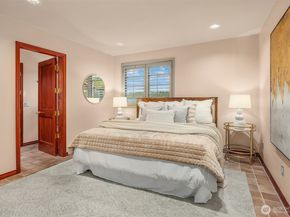 4701 NE Shore Place, Lake Forest Park WA 98155