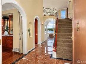 4701 NE Shore Place, Lake Forest Park WA 98155