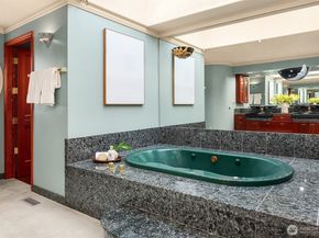 4701 NE Shore Place, Lake Forest Park WA 98155