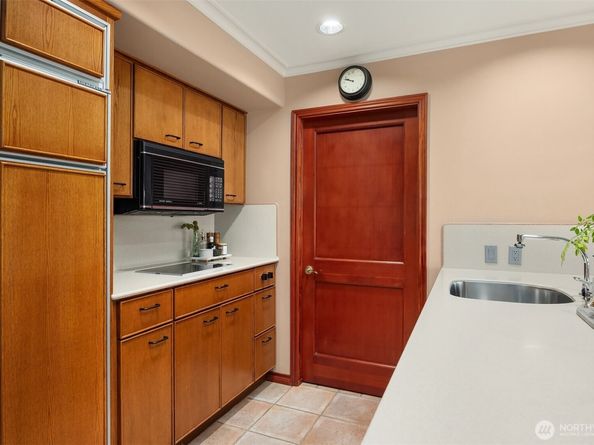 4701 NE Shore Place, Lake Forest Park WA 98155