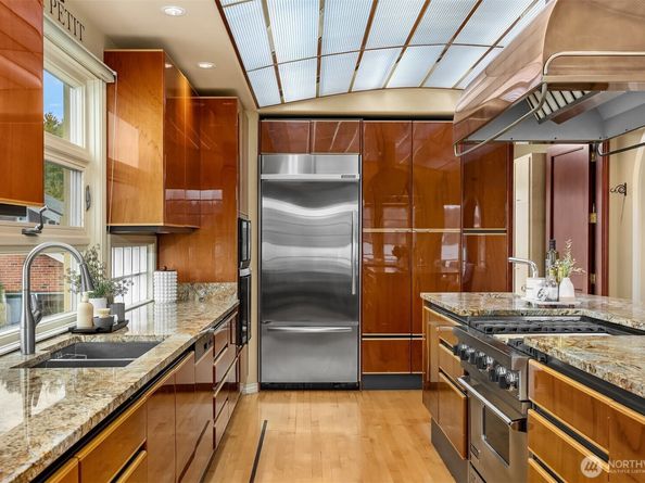 4701 NE Shore Place, Lake Forest Park WA 98155
