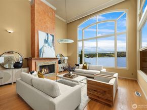 4701 NE Shore Place, Lake Forest Park WA 98155