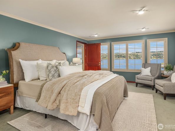 4701 NE Shore Place, Lake Forest Park WA 98155