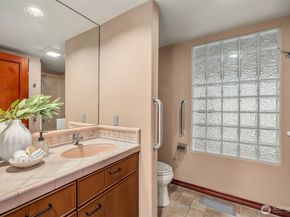 4701 NE Shore Place, Lake Forest Park WA 98155