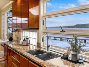 4701 NE Shore Place, Lake Forest Park WA 98155
