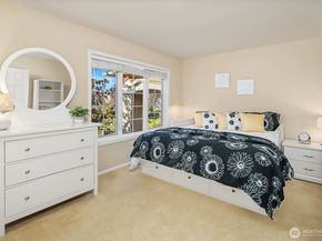 27131 SE 25th Place, Sammamish WA 98075