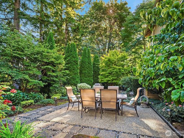 27131 SE 25th Place, Sammamish WA 98075