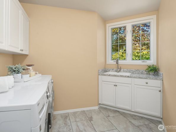 27131 SE 25th Place, Sammamish WA 98075