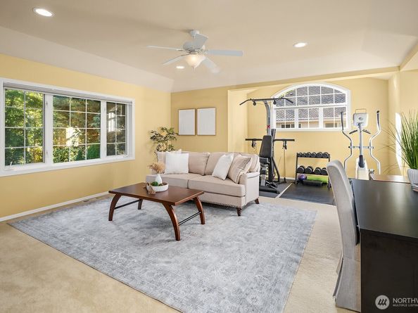 27131 SE 25th Place, Sammamish WA 98075