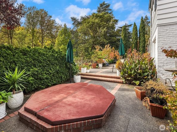 5525 NE Penrith Road, Seattle WA 98105