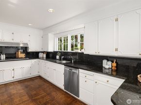5525 NE Penrith Road, Seattle WA 98105