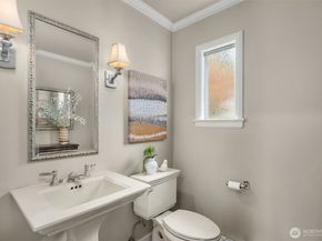 5525 NE Penrith Road, Seattle WA 98105