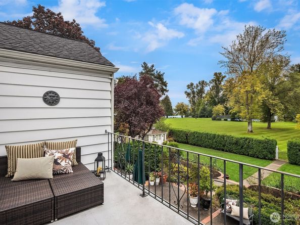 5525 NE Penrith Road, Seattle WA 98105
