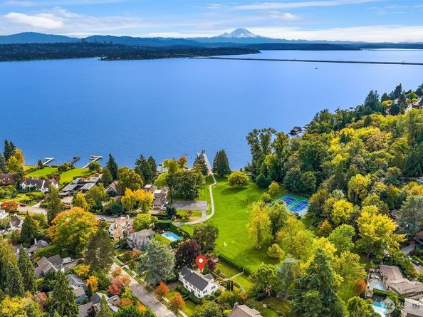 5525 NE Penrith Road, Seattle WA 98105