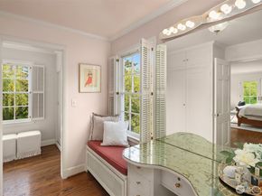 5525 NE Penrith Road, Seattle WA 98105