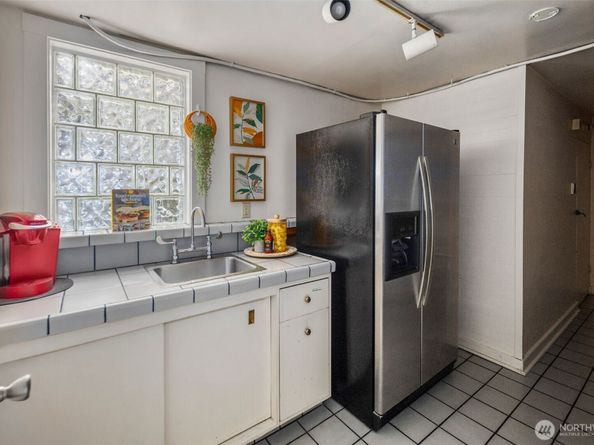 503 12th Avenue E, Seattle WA 98102