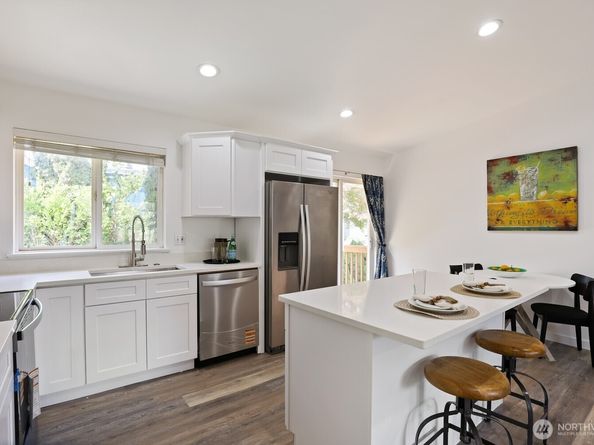 7017 E Firefly Court, Port Orchard WA 98366