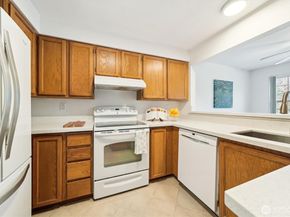 5813 S 238th Ct F2, Kent WA 98032
