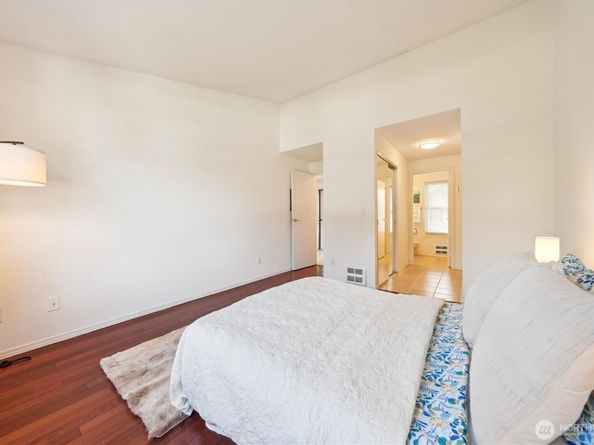 5813 S 238th Ct F2, Kent WA 98032