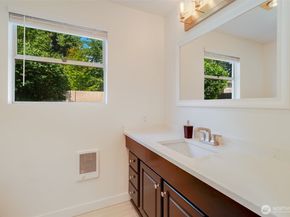 1279 149th Place SE, Bellevue WA 98007