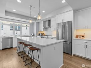 4040 129th Court SE 18, Bellevue WA 98006