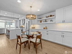 4040 129th Court SE 18, Bellevue WA 98006