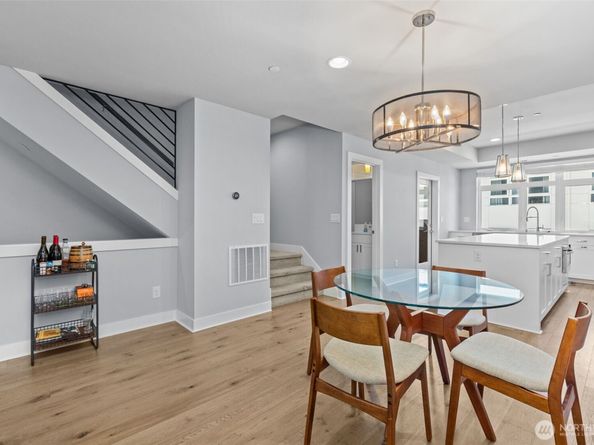 4040 129th Court SE 18, Bellevue WA 98006