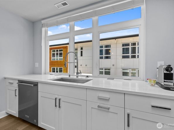 4040 129th Court SE 18, Bellevue WA 98006