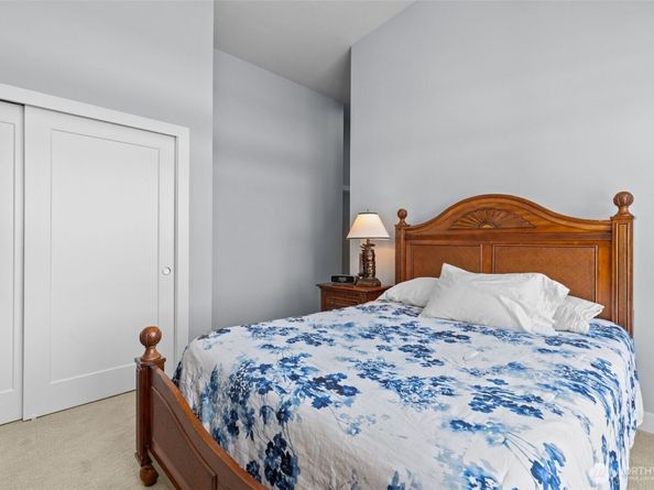 4040 129th Court SE 18, Bellevue WA 98006