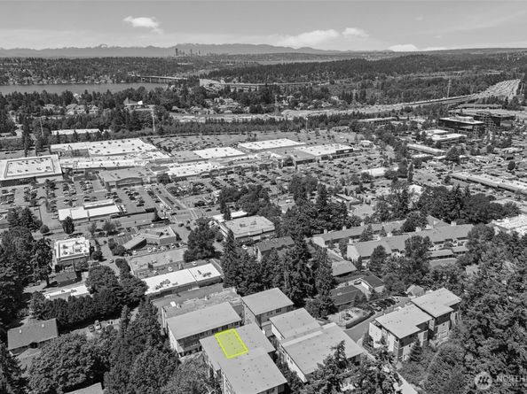 4040 129th Court SE 18, Bellevue WA 98006