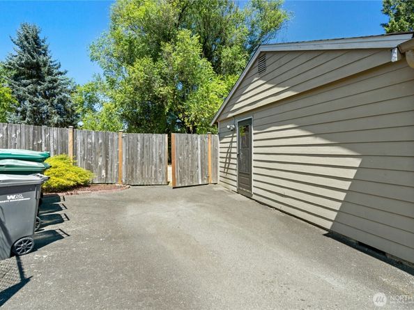 21502 52nd Place W, Mountlake Terrace WA 98043