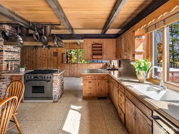 16521 NE 1st Place, Bellevue WA 98008