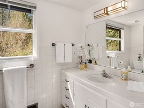 16521 NE 1st Place, Bellevue WA 98008