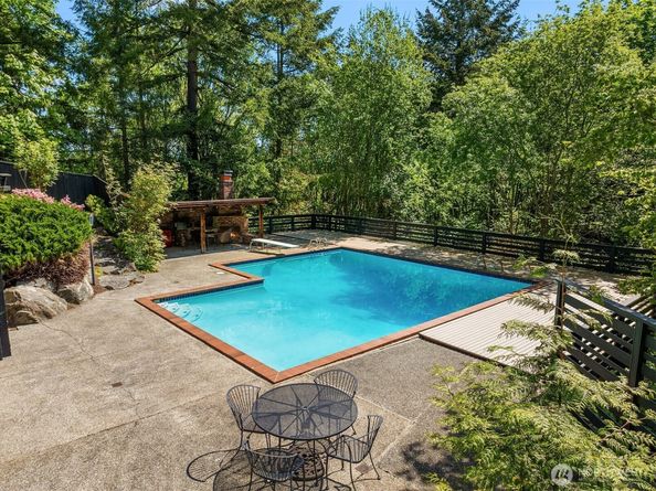 16521 NE 1st Place, Bellevue WA 98008