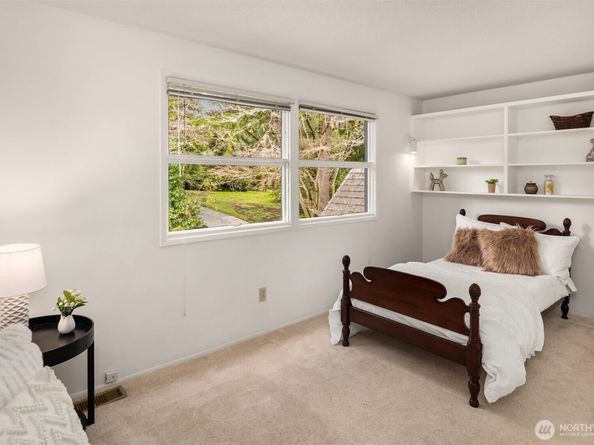 16521 NE 1st Place, Bellevue WA 98008