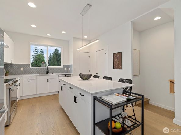 1323 N 185th Street A, Shoreline WA 98133