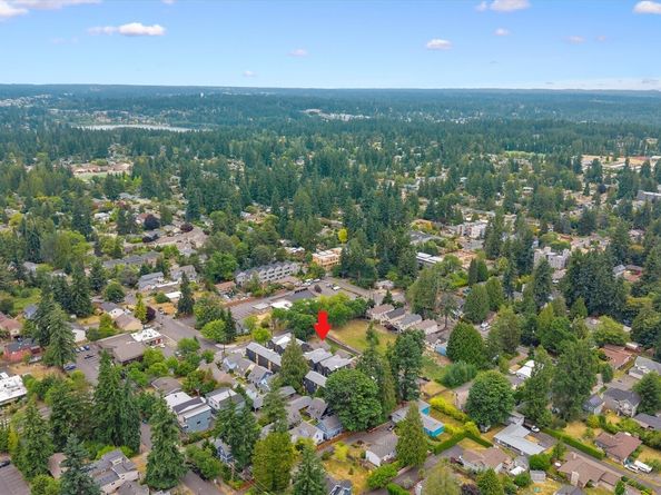 1323 N 185th Street A, Shoreline WA 98133