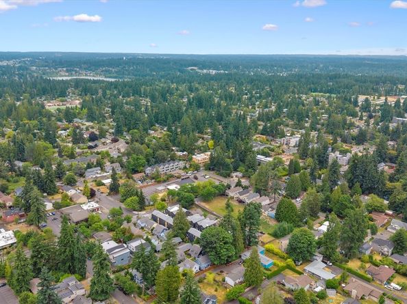 1323 N 185th Street A, Shoreline WA 98133