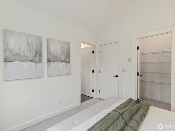 1323 N 185th Street A, Shoreline WA 98133