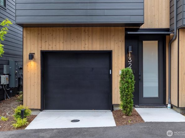 1323 N 185th Street A, Shoreline WA 98133