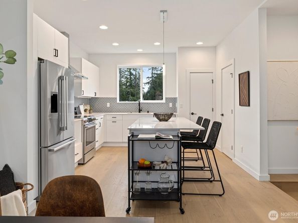 1323 N 185th Street A, Shoreline WA 98133