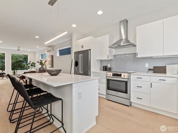 1323 N 185th Street A, Shoreline WA 98133