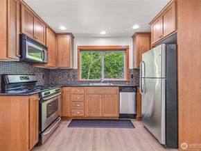 2511 NE 125th ST A, Seattle WA 98125