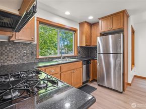 2511 NE 125th ST A, Seattle WA 98125