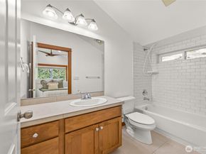 2511 NE 125th ST A, Seattle WA 98125