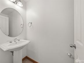 2511 NE 125th ST A, Seattle WA 98125